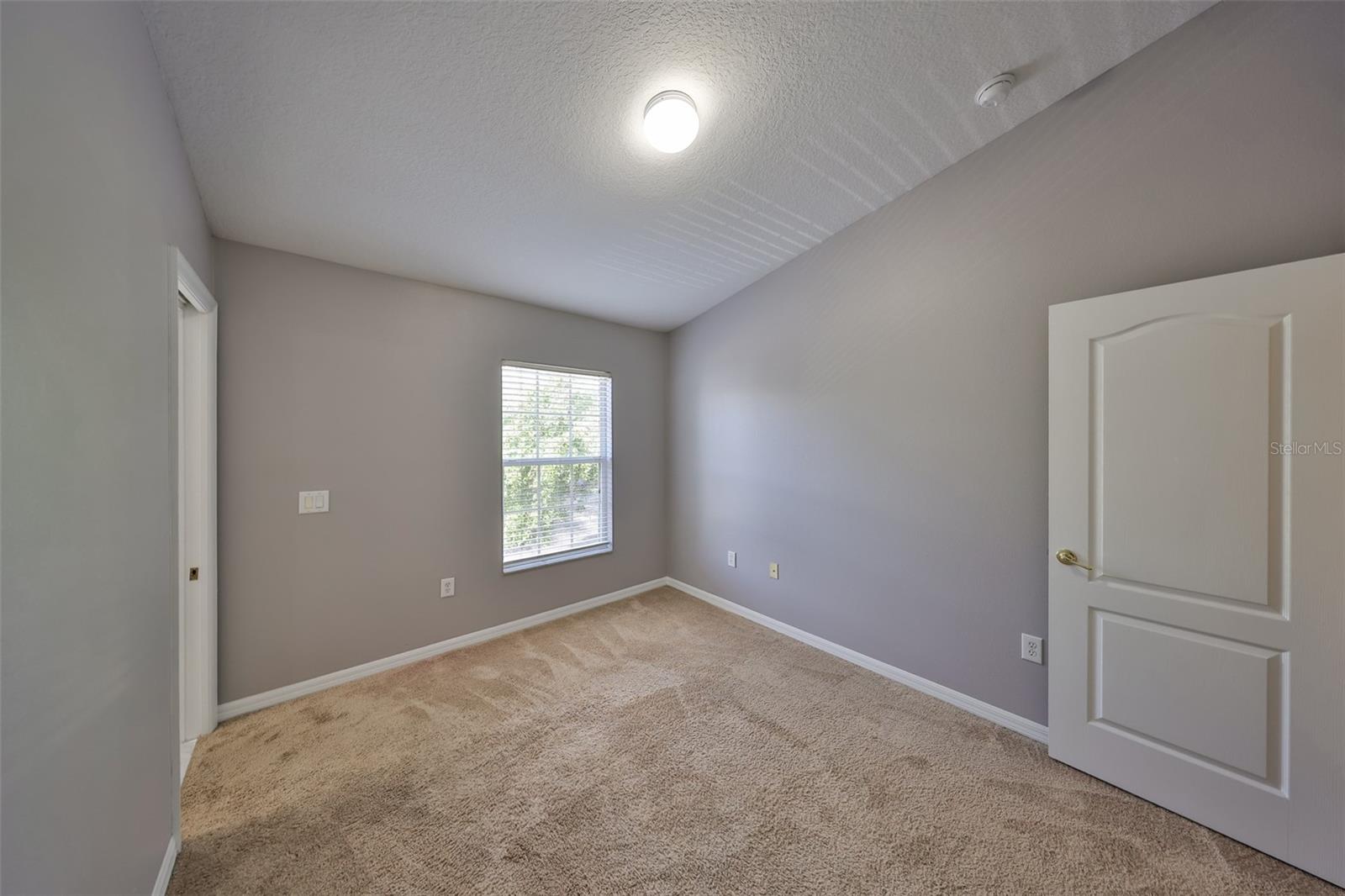 KINGS LAKE TWNHMS - Residential Lease