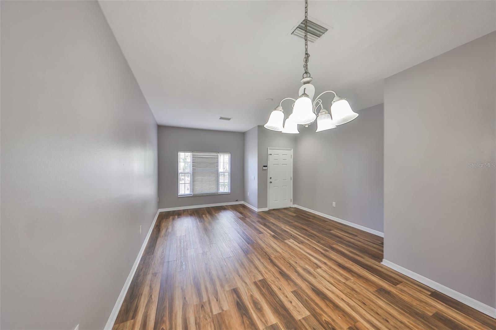 KINGS LAKE TWNHMS - Residential Lease