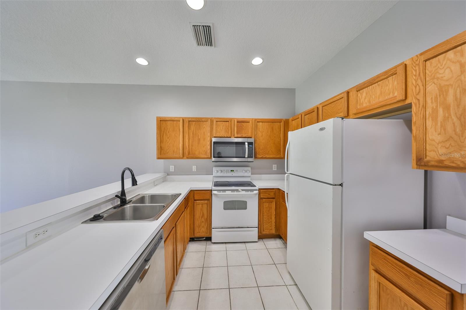 KINGS LAKE TWNHMS - Residential Lease