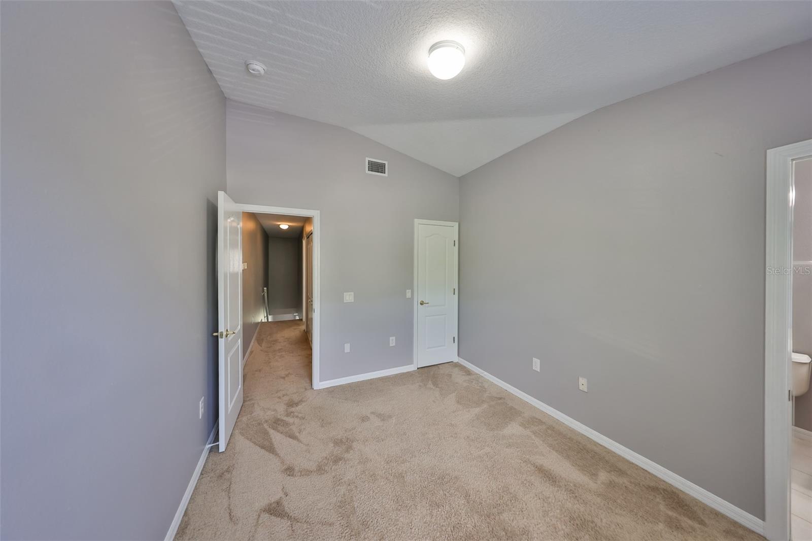 KINGS LAKE TWNHMS - Residential Lease