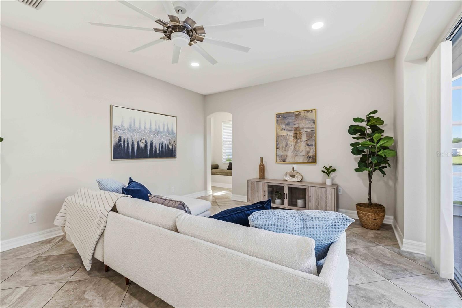 BARTON FARMS, LAUREL LAKES - Residential