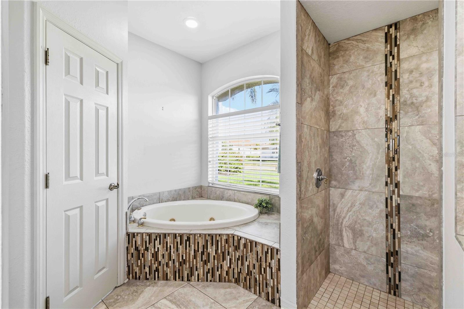 BARTON FARMS, LAUREL LAKES - Residential