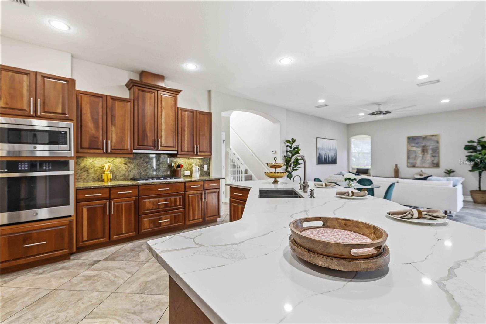 BARTON FARMS, LAUREL LAKES - Residential