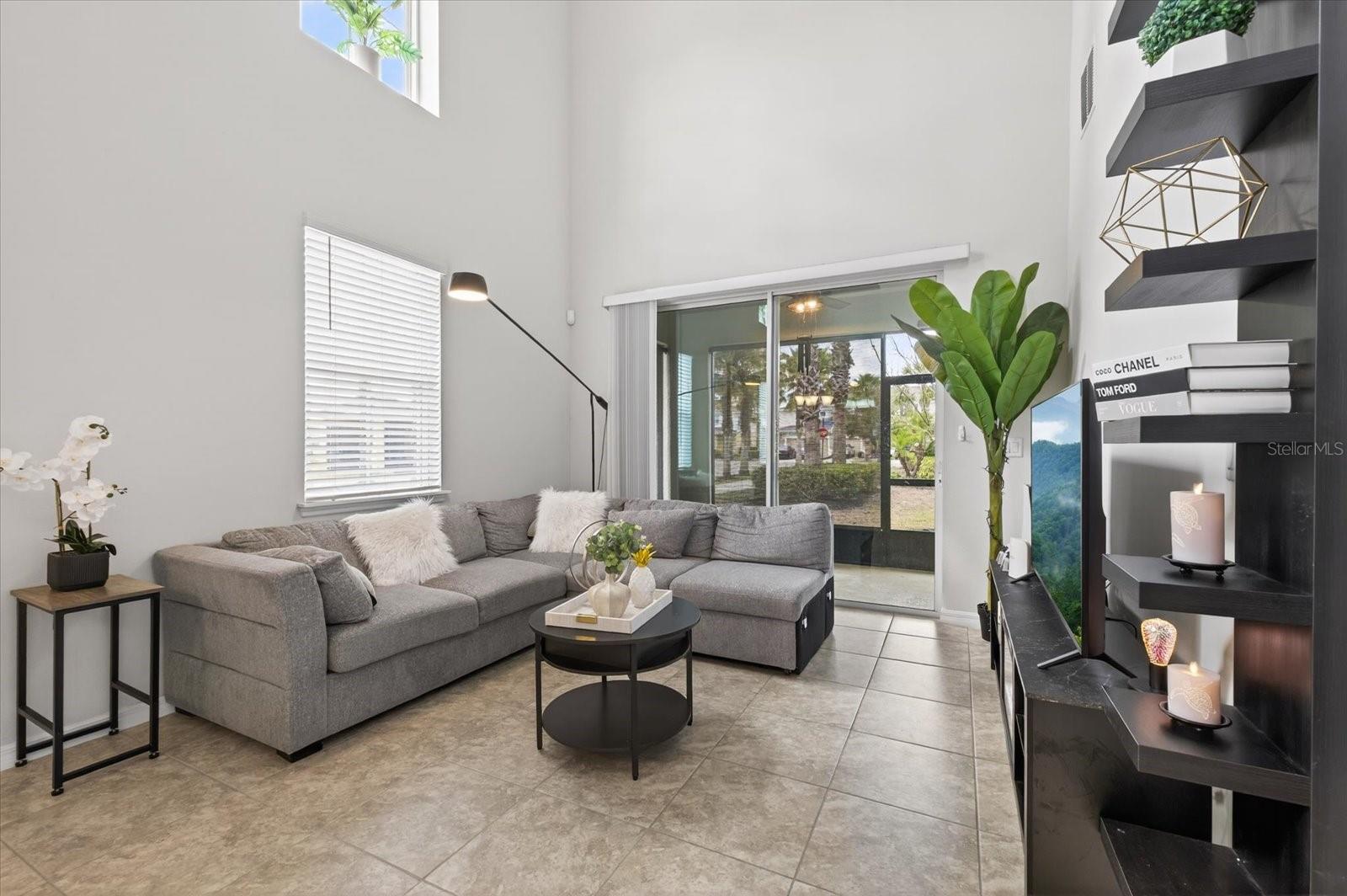 LUCAYA LAKE CLUB TWNHMS PH 2B - Residential