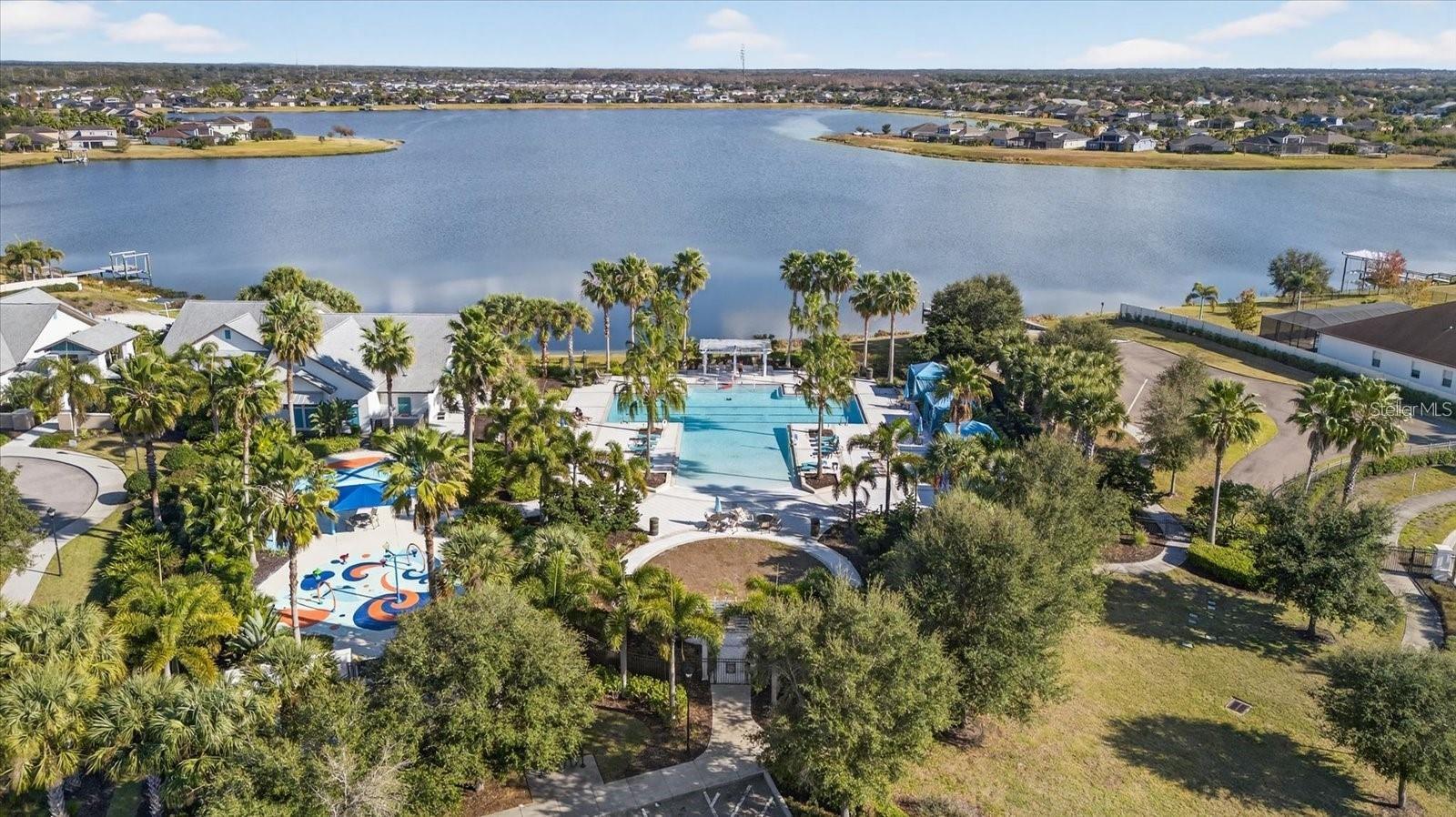 LUCAYA LAKE CLUB TWNHMS PH 2B - Residential