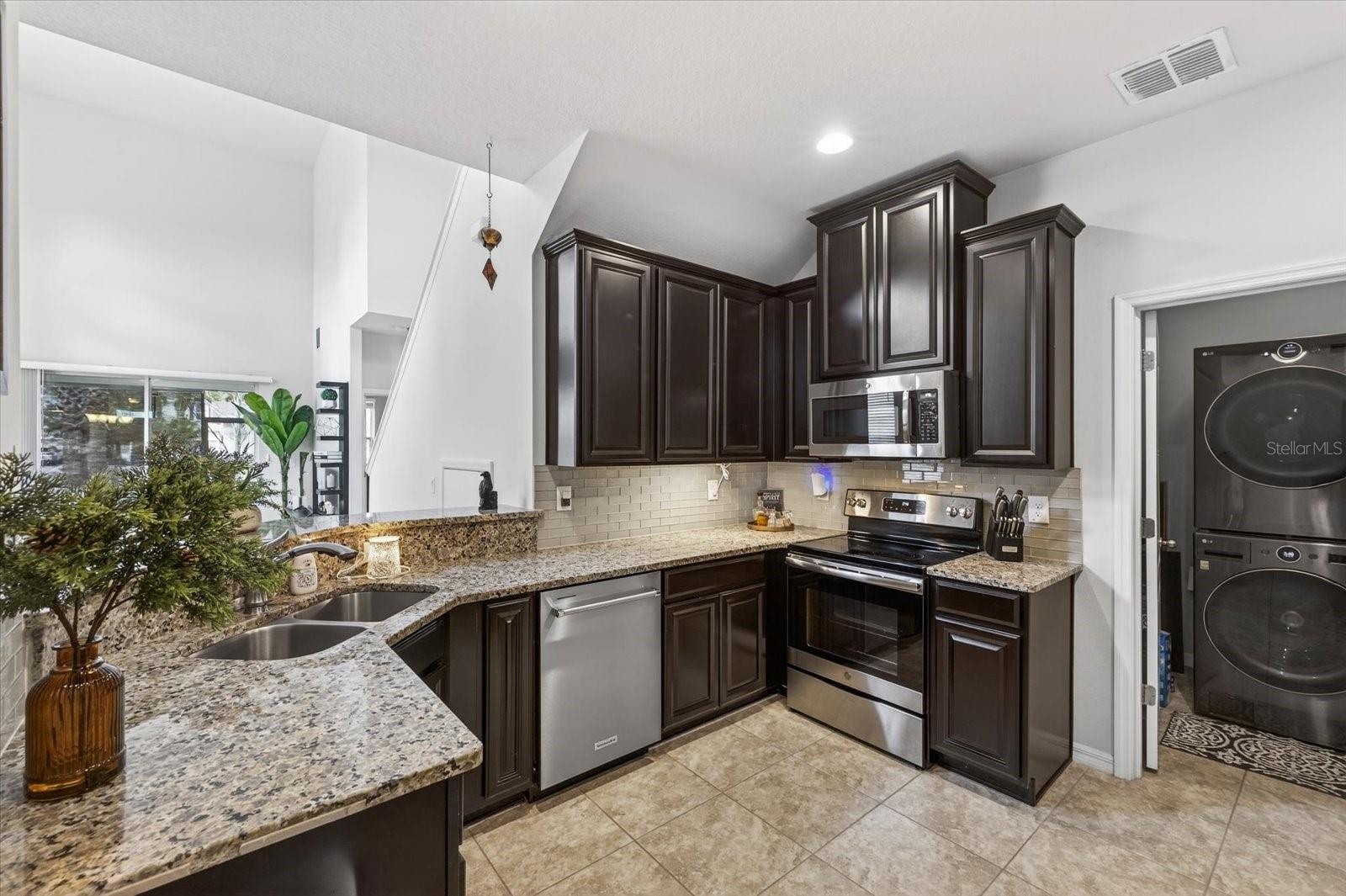 LUCAYA LAKE CLUB TWNHMS PH 2B - Residential