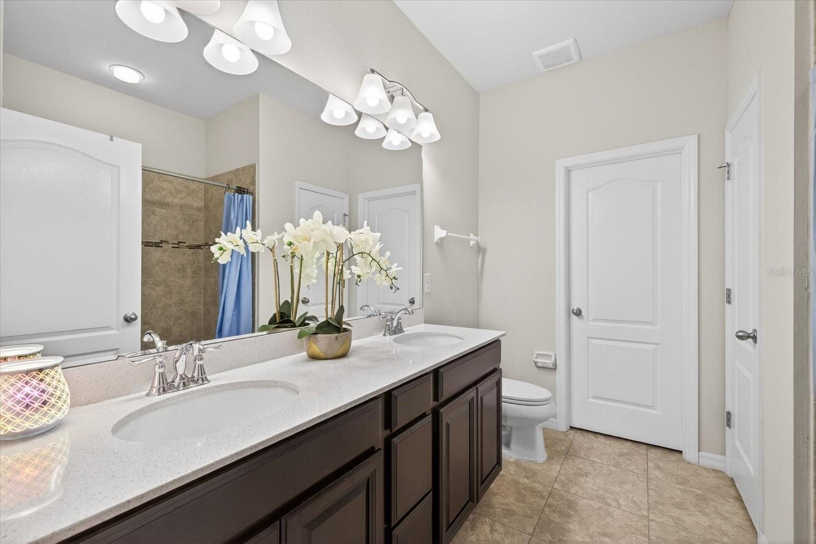 LUCAYA LAKE CLUB TWNHMS PH 2B - Residential