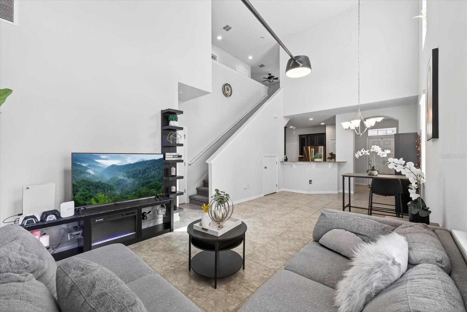 LUCAYA LAKE CLUB TWNHMS PH 2B - Residential