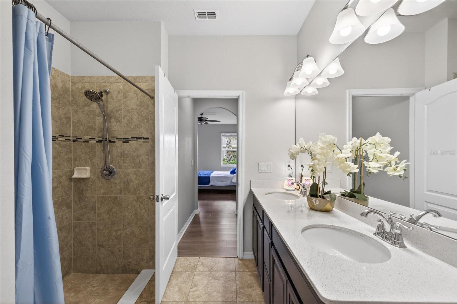 LUCAYA LAKE CLUB TWNHMS PH 2B - Residential