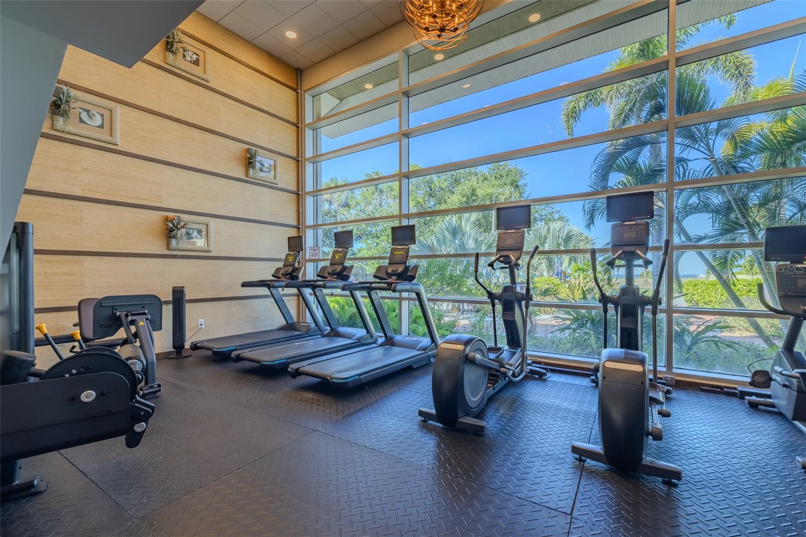 ISLAND RESORT AT MARINERS CLUB - Residential