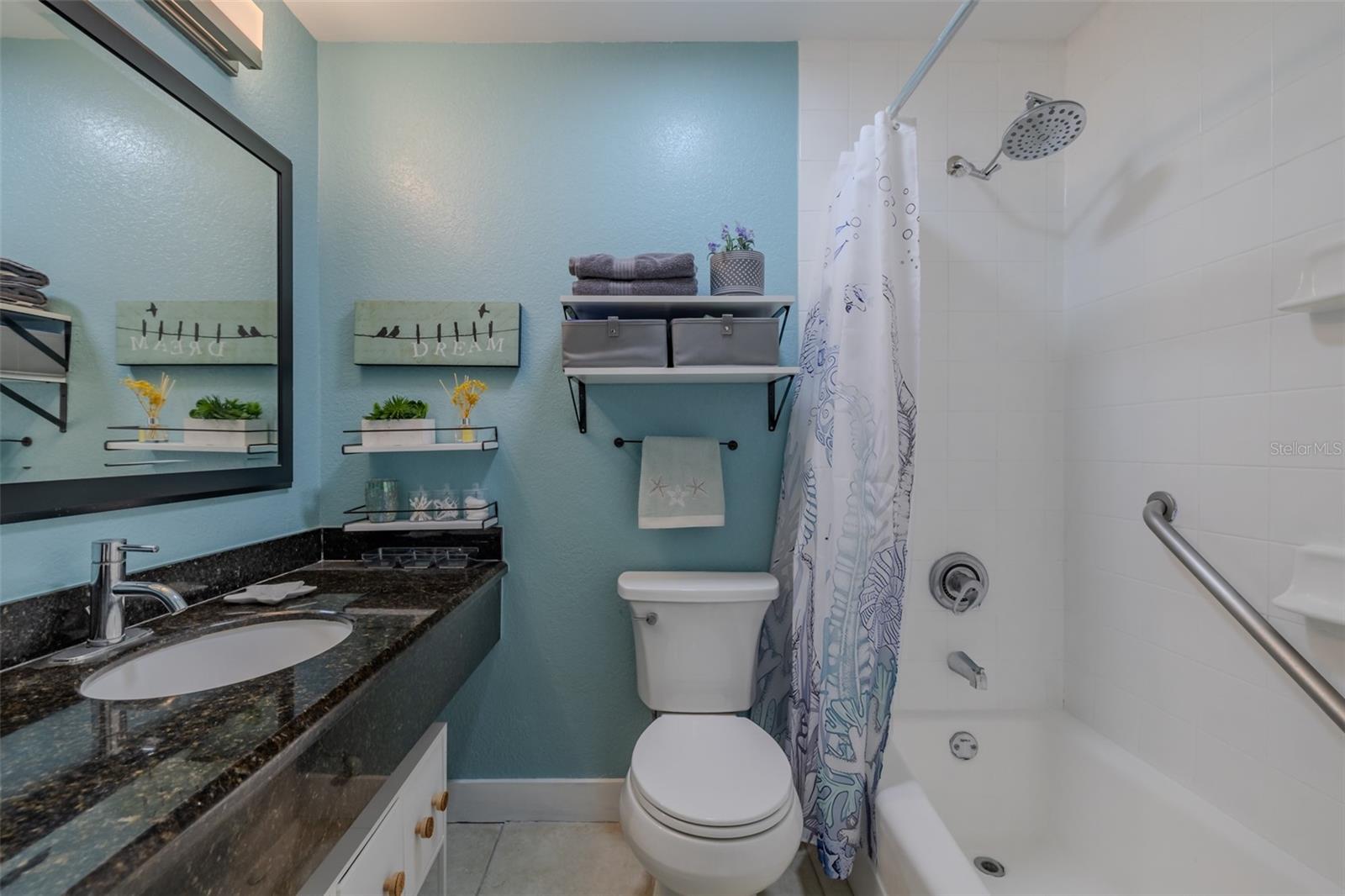 ISLAND RESORT AT MARINERS CLUB - Residential