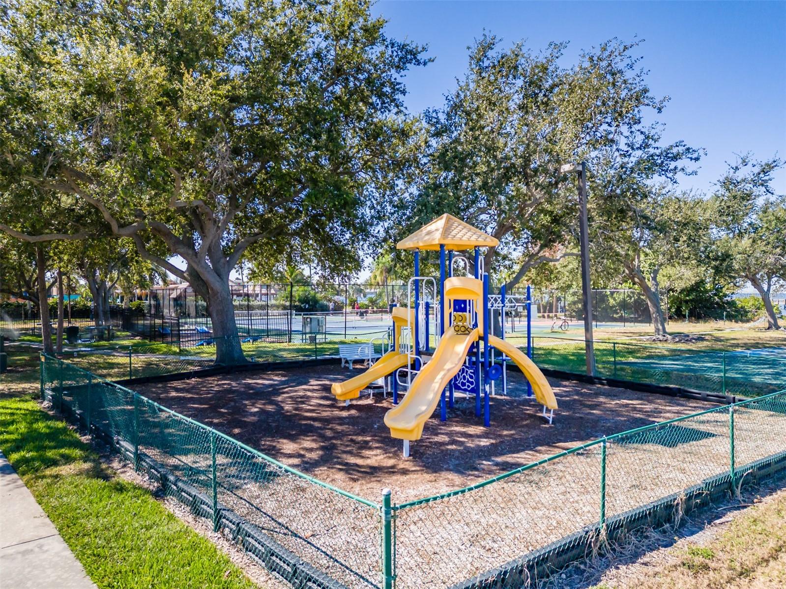 ISLAND RESORT AT MARINERS CLUB - Residential