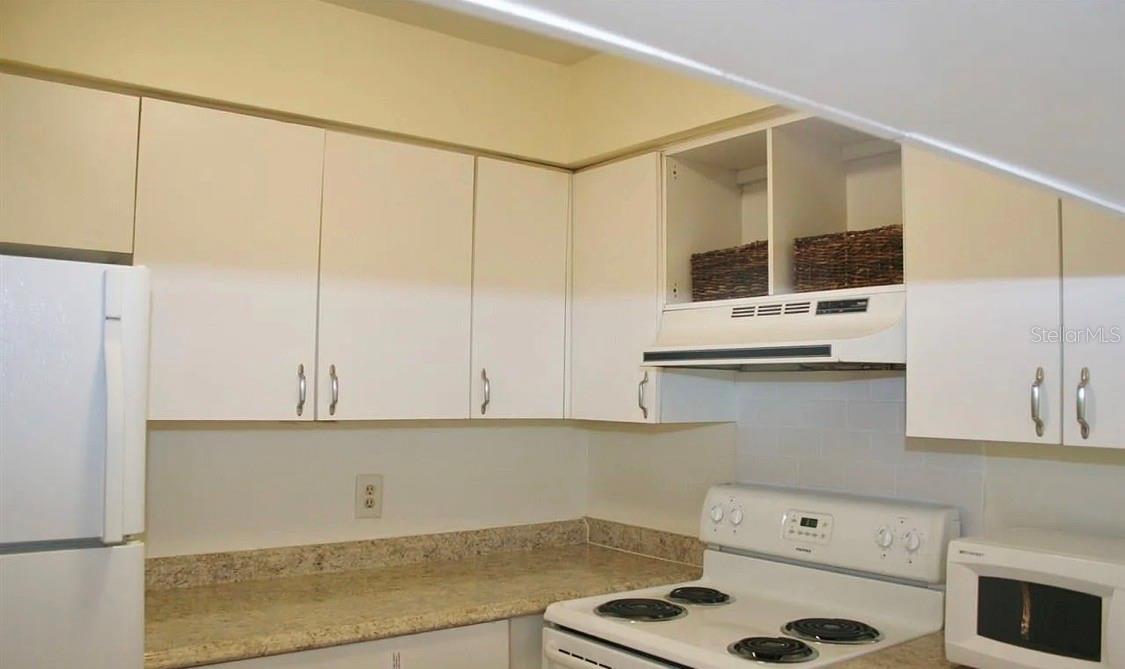 2735 SW 35 PLACE 1607