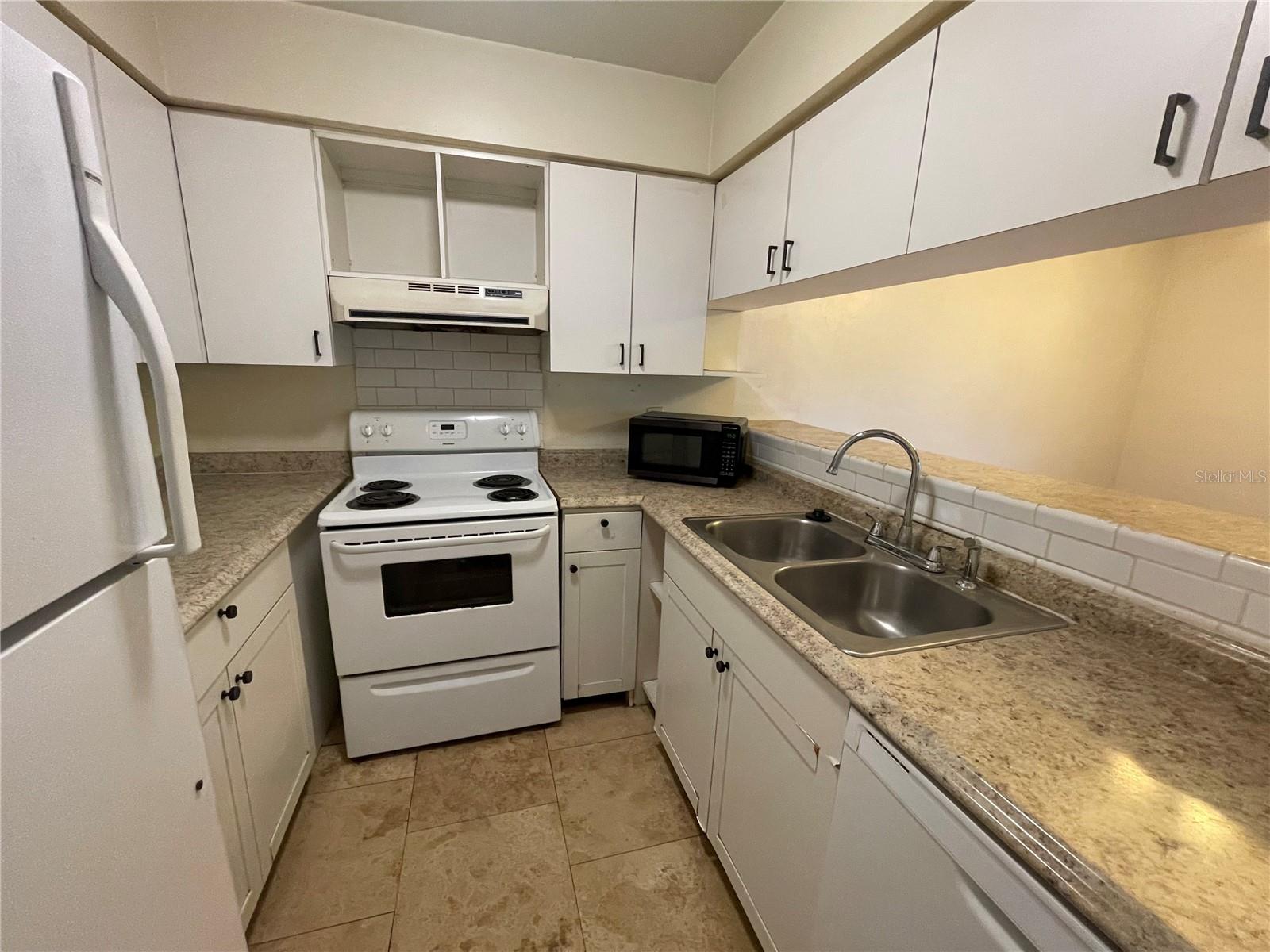 2735 SW 35 PLACE 1607