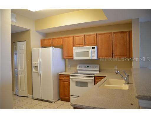 PROMENADE PH 01 - Residential Lease