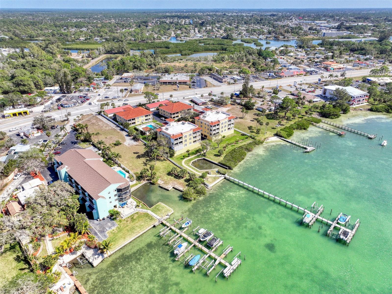 SUNSET BAY - Land
