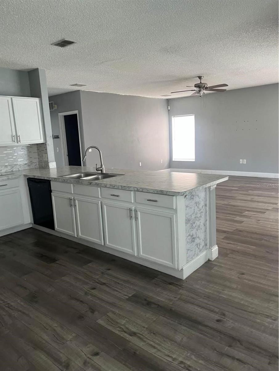 JASMINE POINTE AT CRESCENT LAKES - Residential Lease