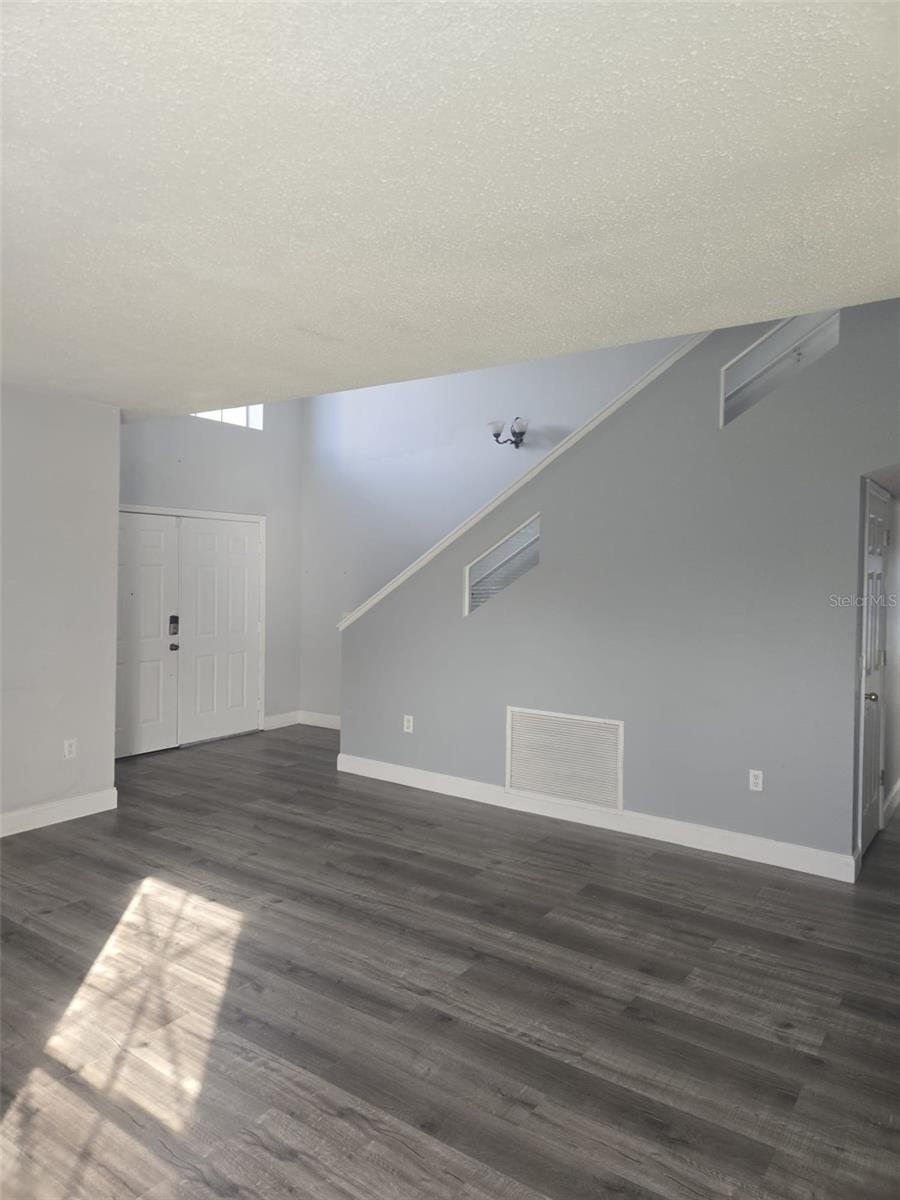 JASMINE POINTE AT CRESCENT LAKES - Residential Lease