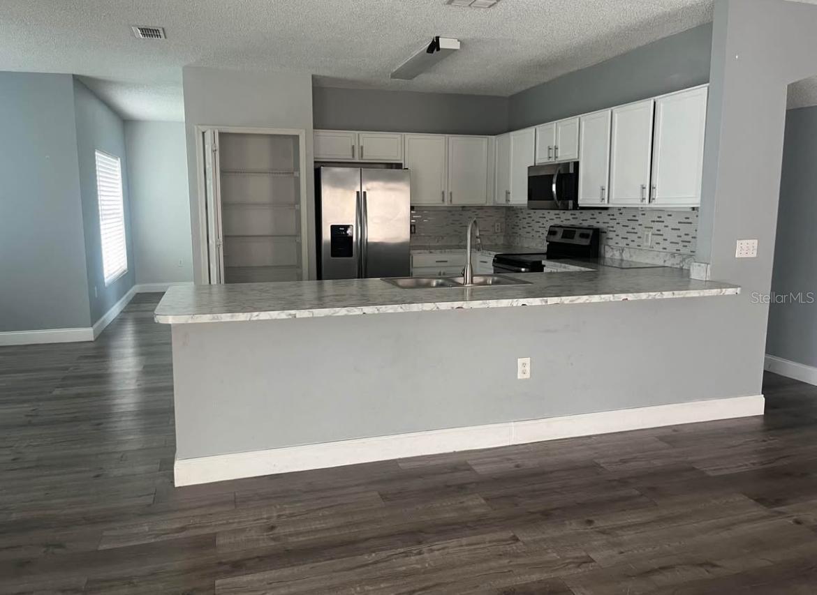 JASMINE POINTE AT CRESCENT LAKES - Residential Lease