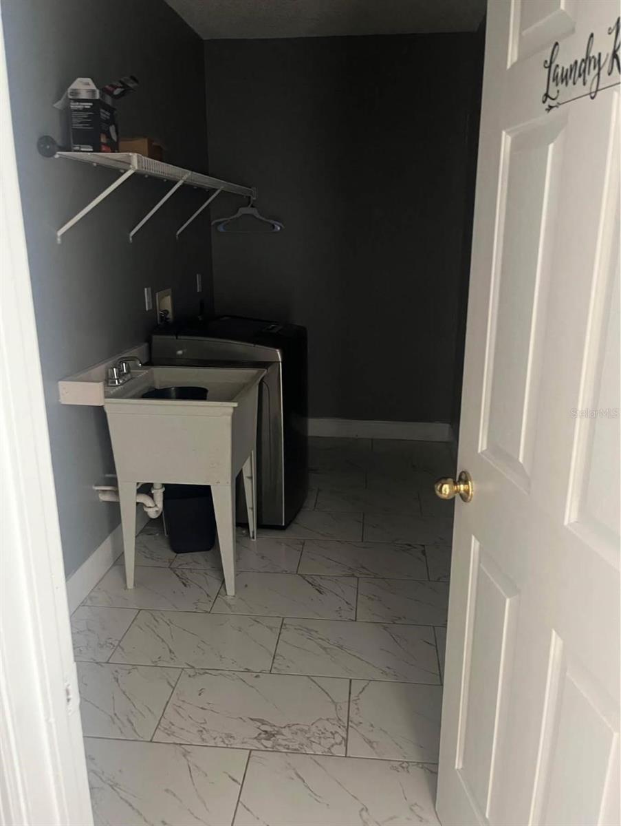 JASMINE POINTE AT CRESCENT LAKES - Residential Lease