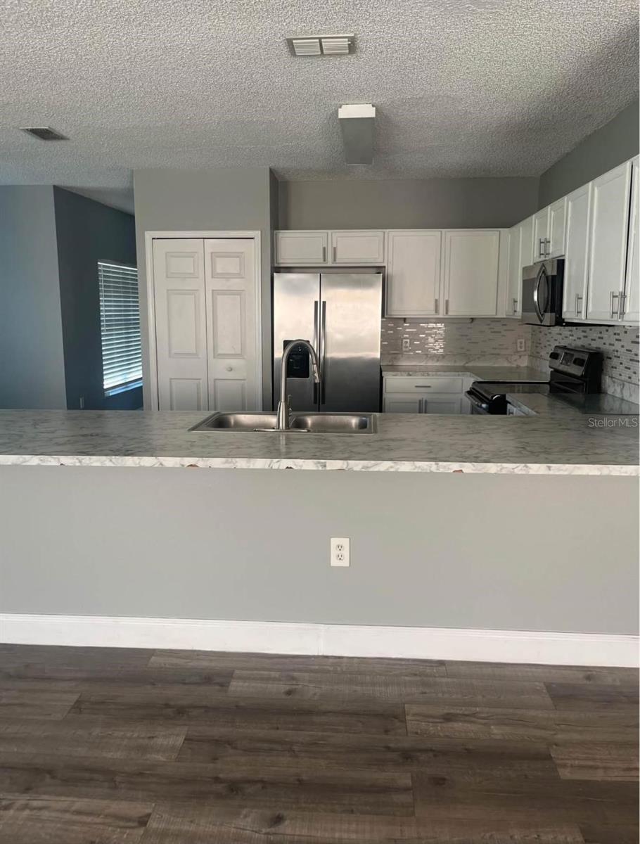 JASMINE POINTE AT CRESCENT LAKES - Residential Lease