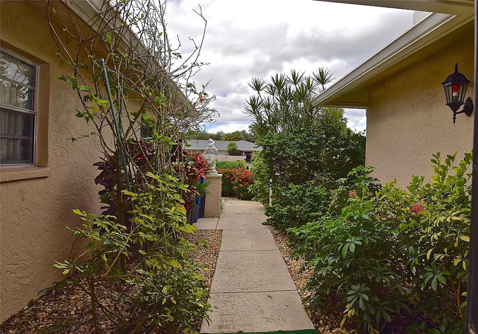 6883 W COUNTRY CLUB LANE