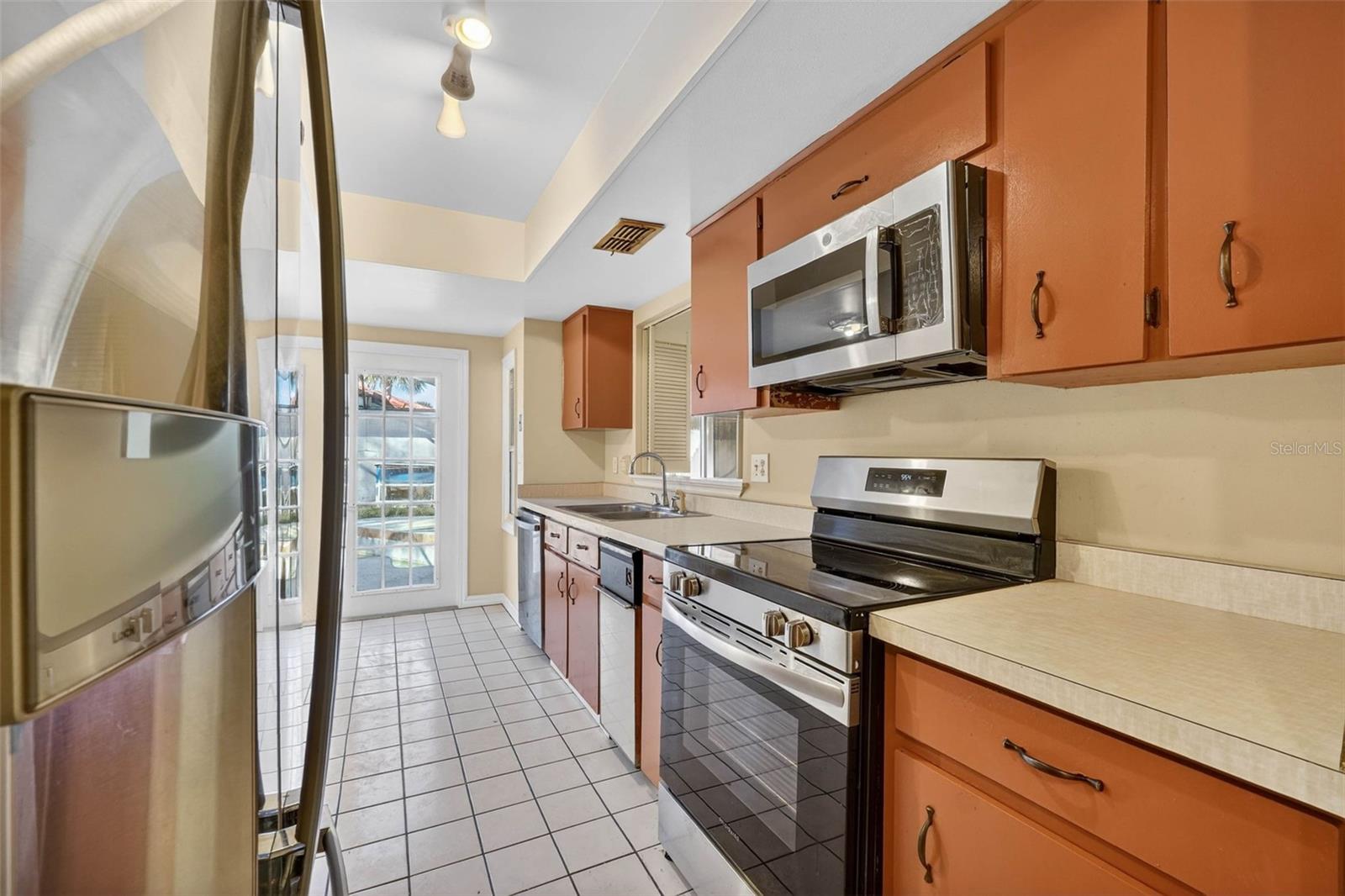 ISLAND CLUB AT ROSEMONT CONDO PH 08 - Residential