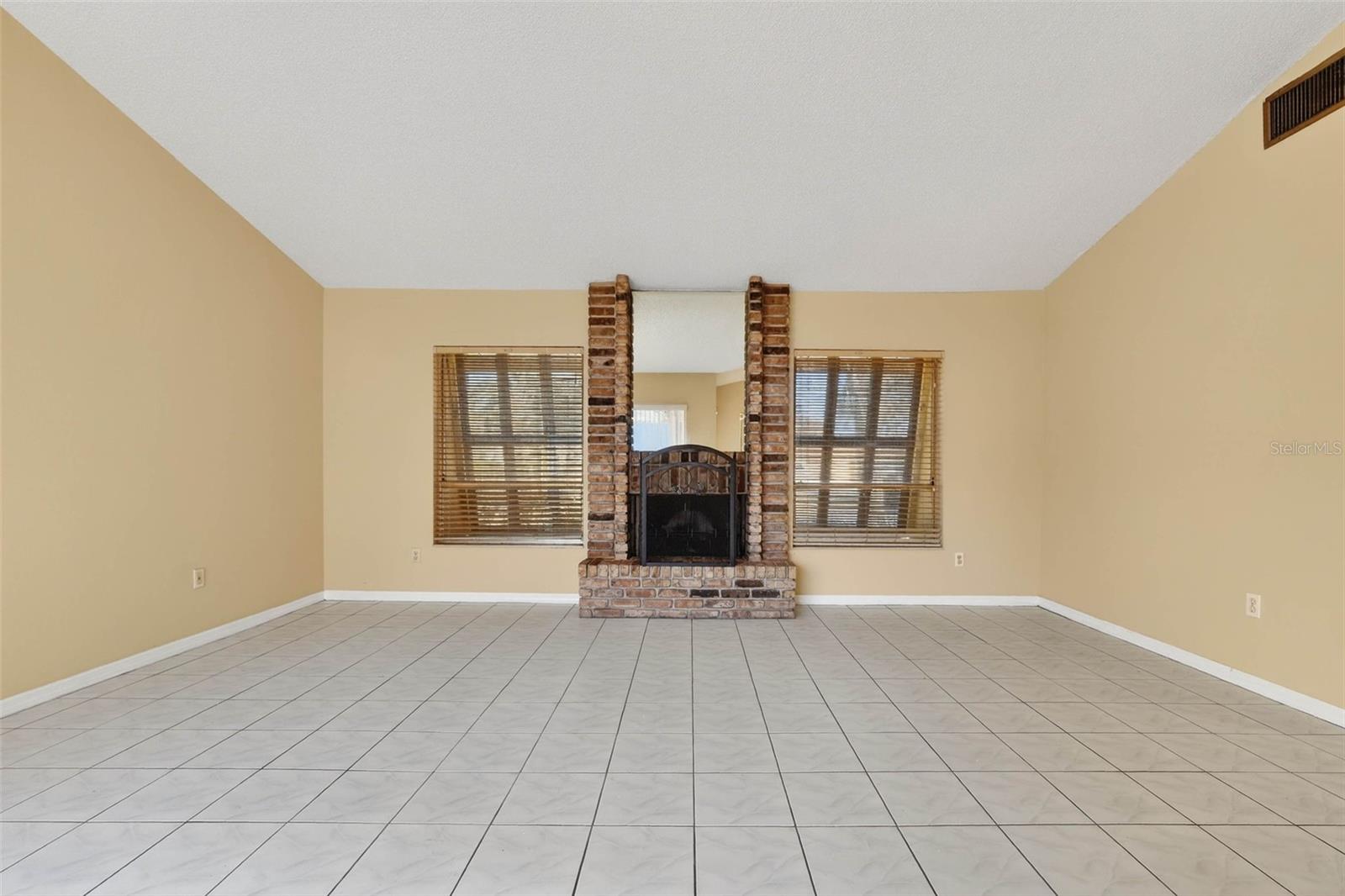 ISLAND CLUB AT ROSEMONT CONDO PH 08 - Residential