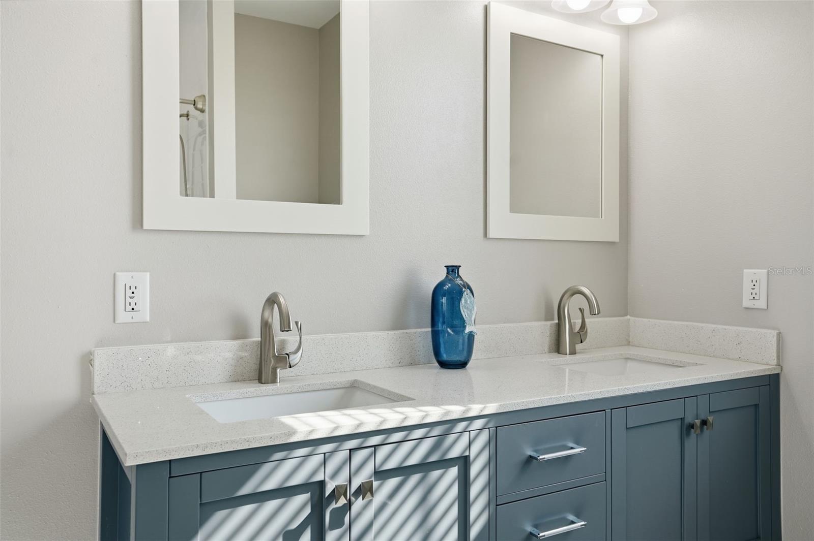 FLOR A MAR - Residential