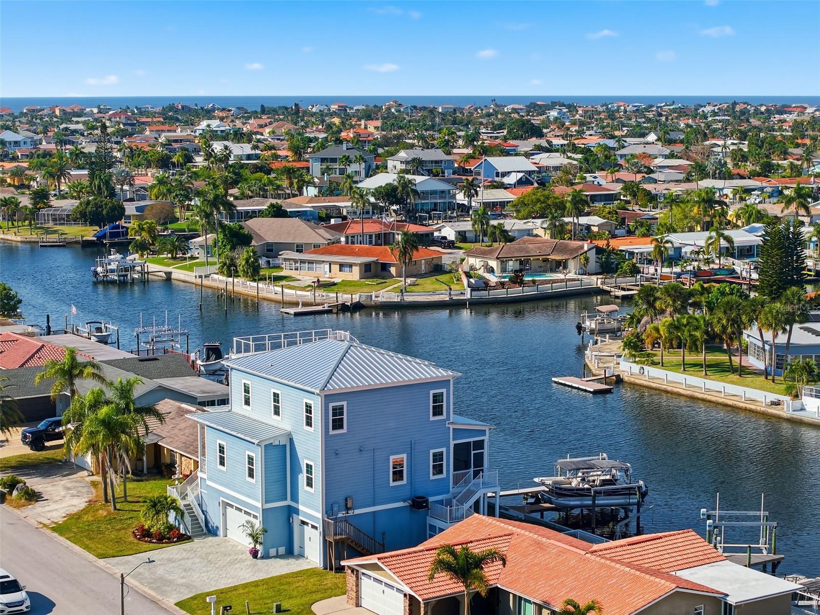 FLOR A MAR - Residential