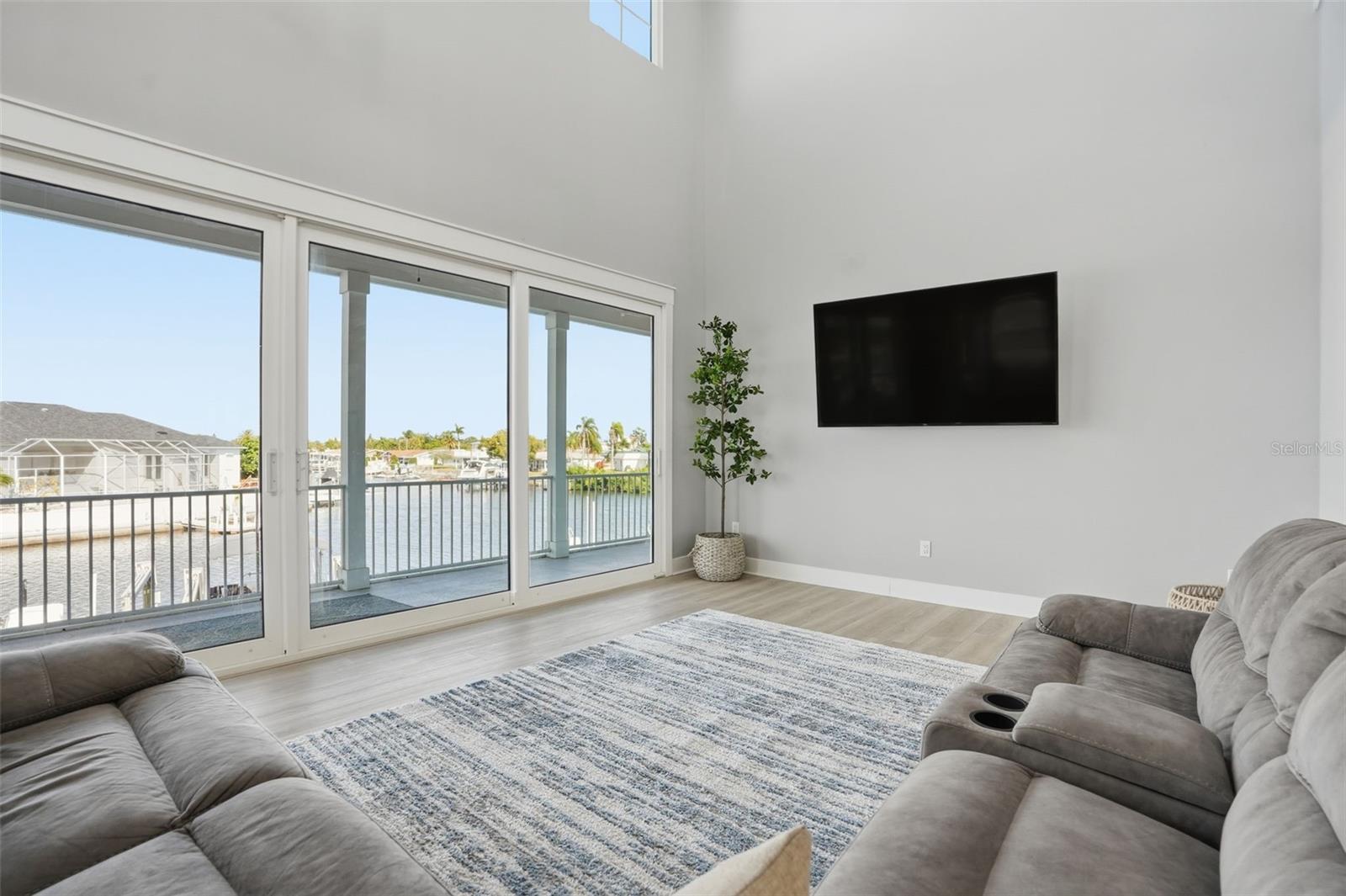 FLOR A MAR - Residential