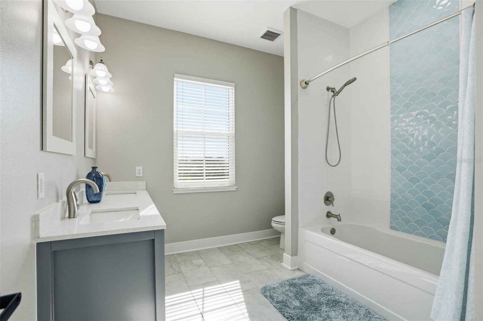 FLOR A MAR - Residential