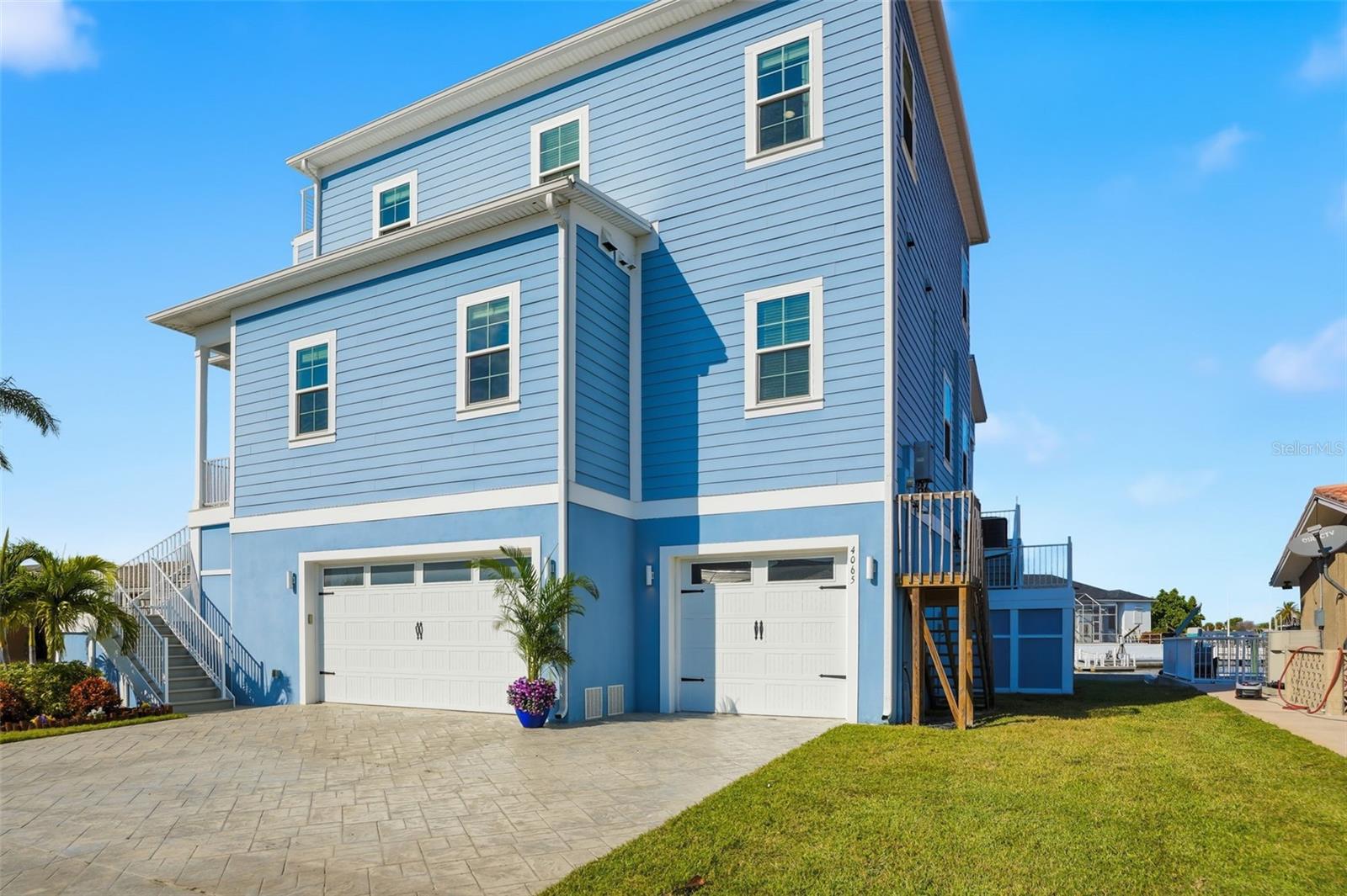 FLOR A MAR - Residential