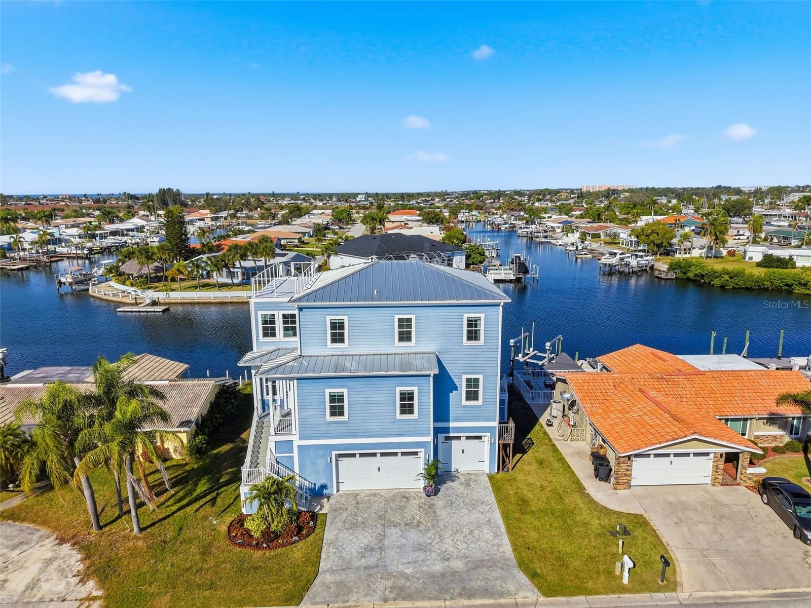 FLOR A MAR - Residential