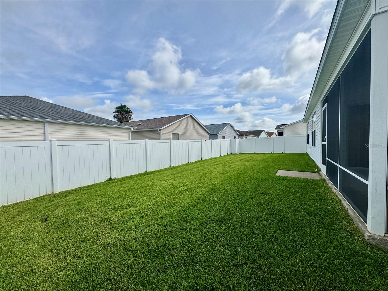892 NASH LOOP