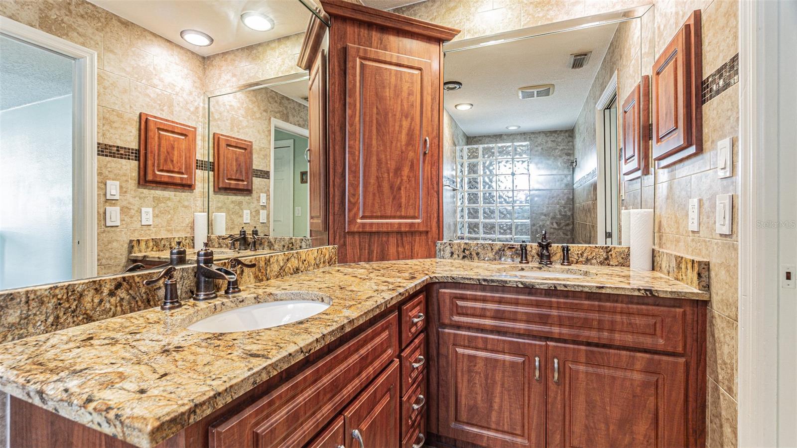 RIVER CROSSING - Residential