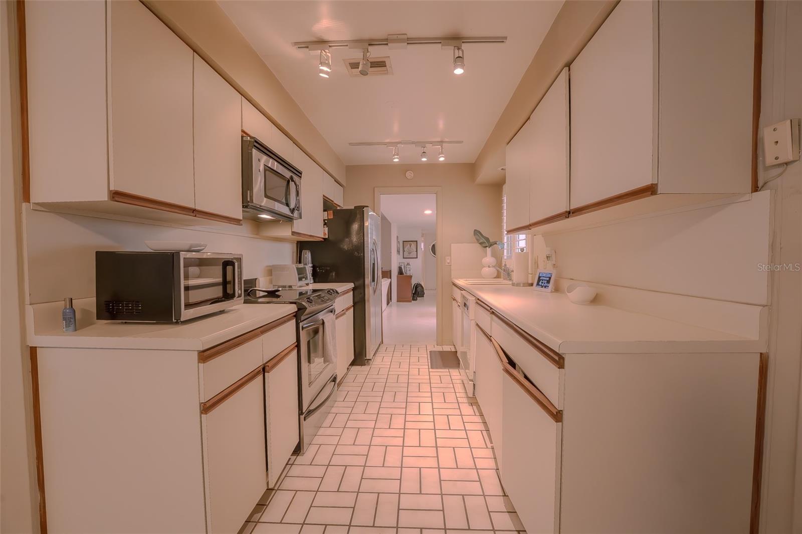 YACHT CLUB ESTATES - Residential