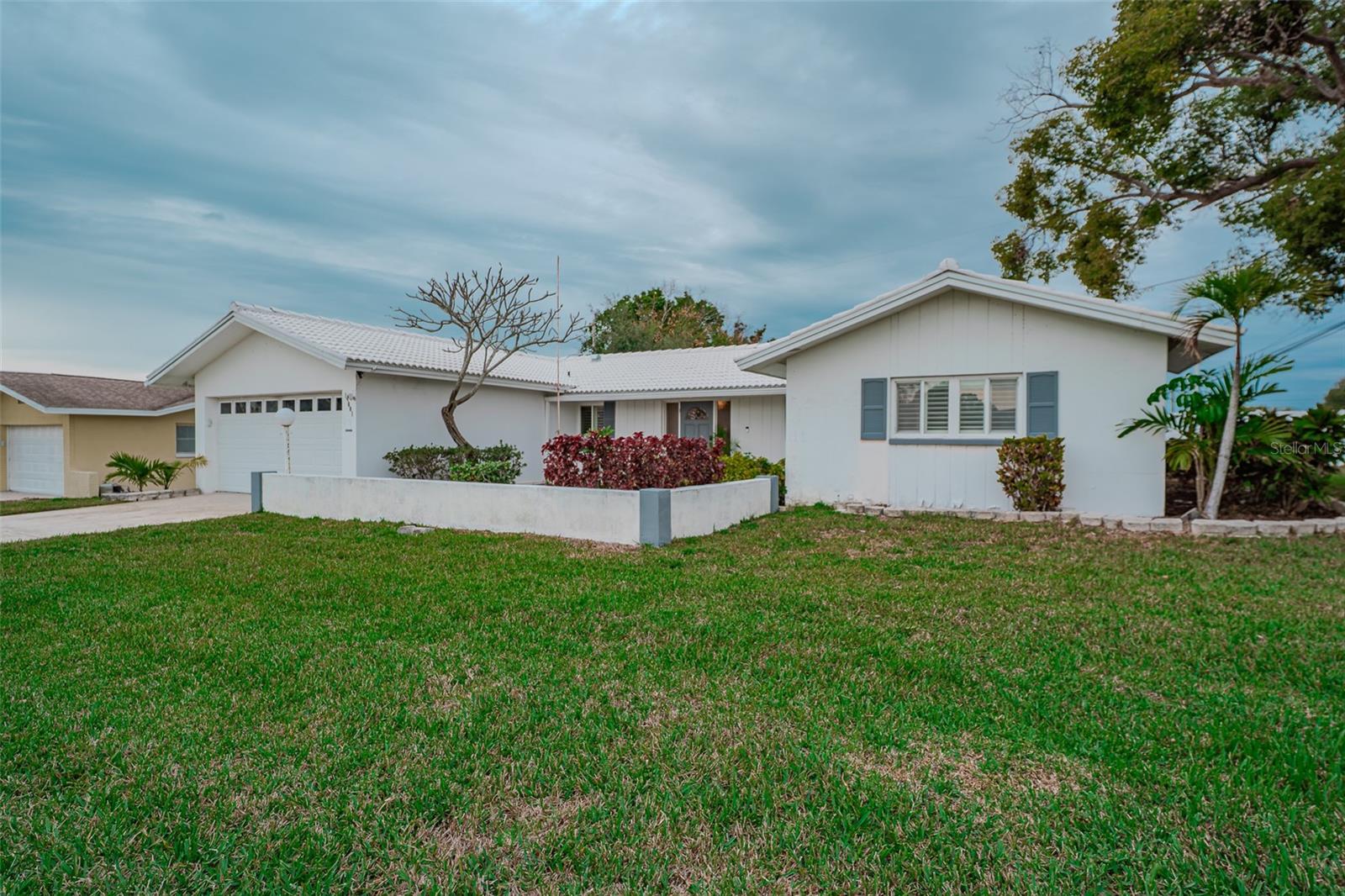 YACHT CLUB ESTATES - Residential