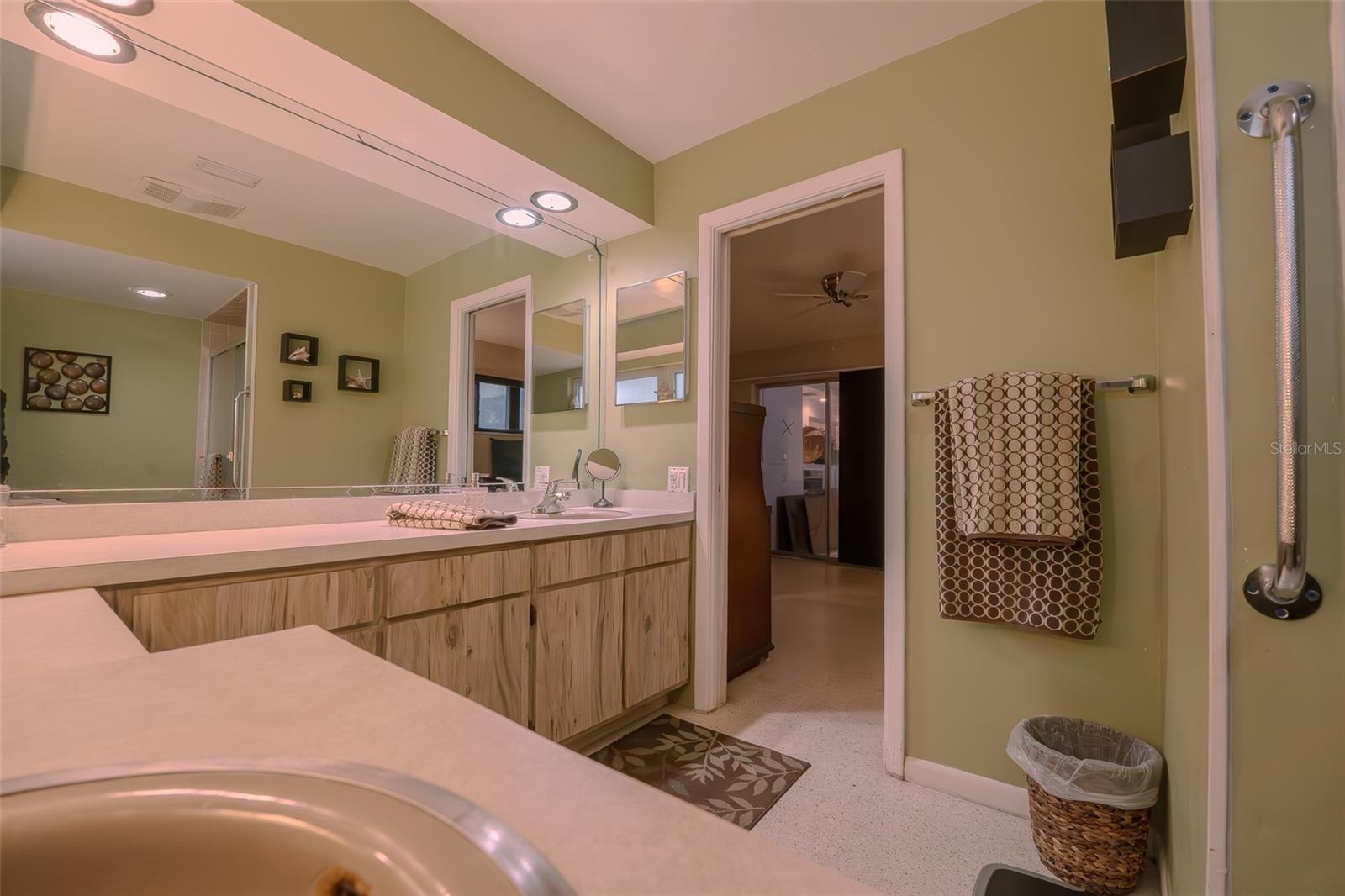 YACHT CLUB ESTATES - Residential