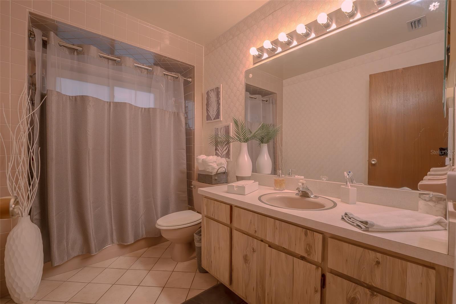 YACHT CLUB ESTATES - Residential