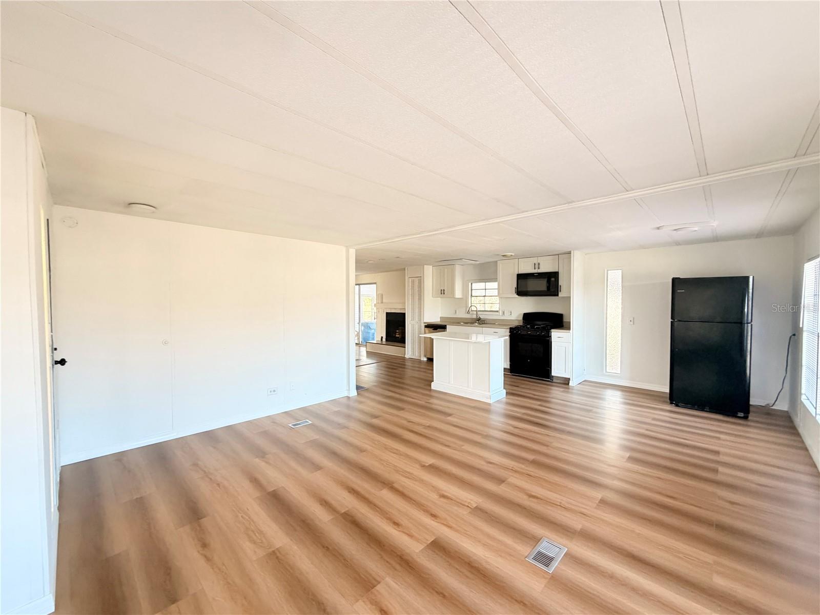 HILL N DALE THE VILLAGE - Residential