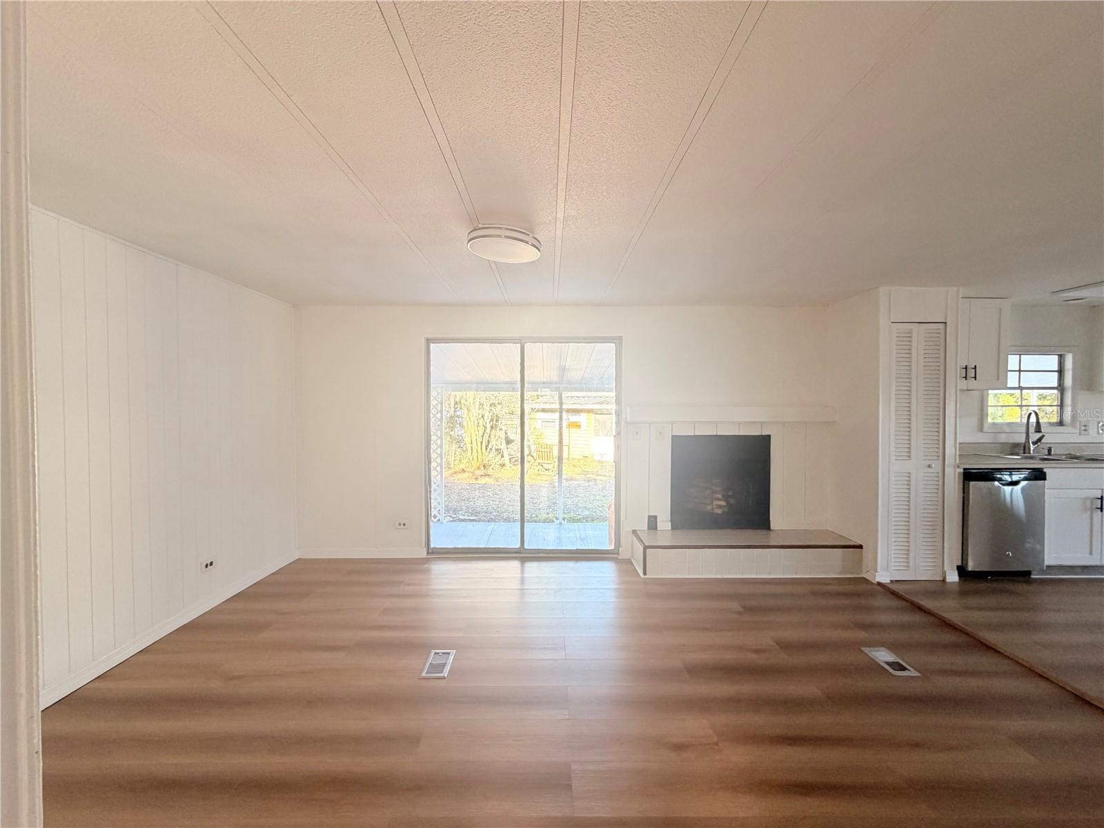 HILL N DALE THE VILLAGE - Residential