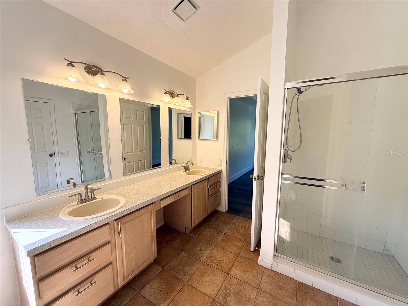 RIVERSIDE AT TWIN RIVERS UN 3C - Residential Lease