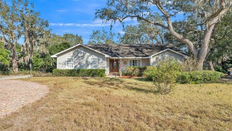 A home in LAKE WALES