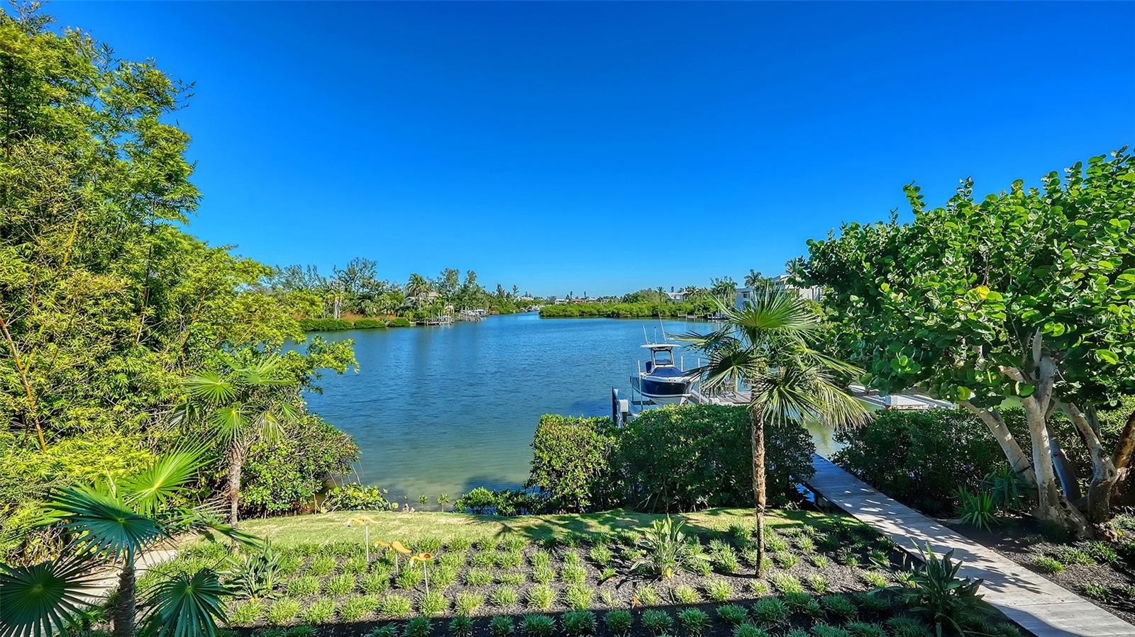 COCOANUT BAYOU - Residential