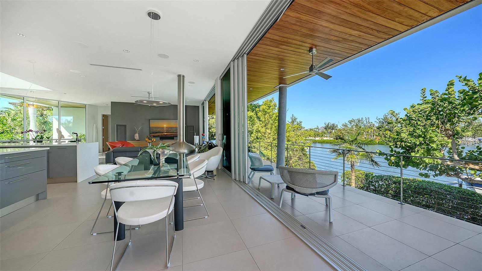 COCOANUT BAYOU - Residential