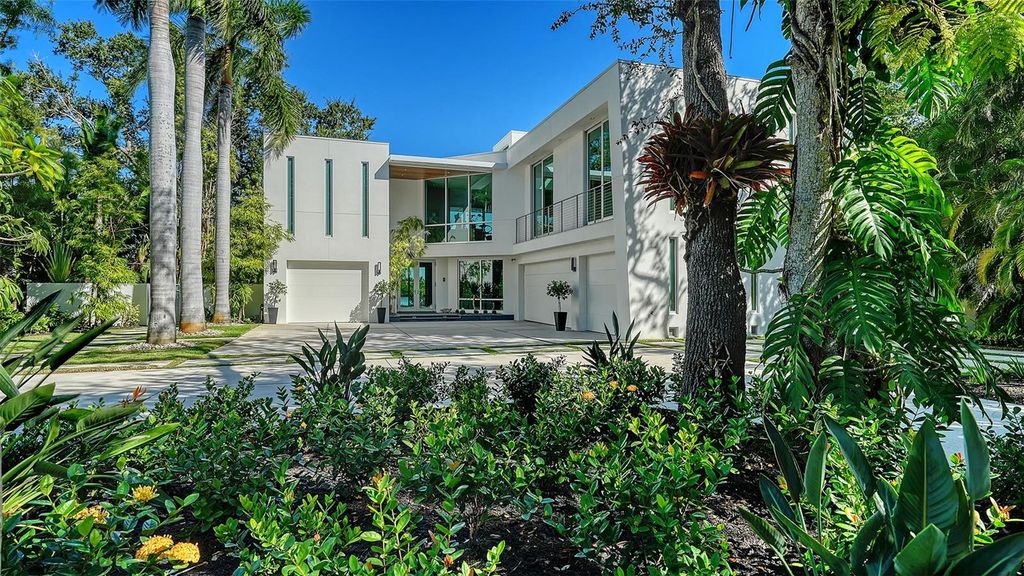 Photo of 251 Cedar Park Circle, Sarasota, FL 34242 (MLS # A4668871)
