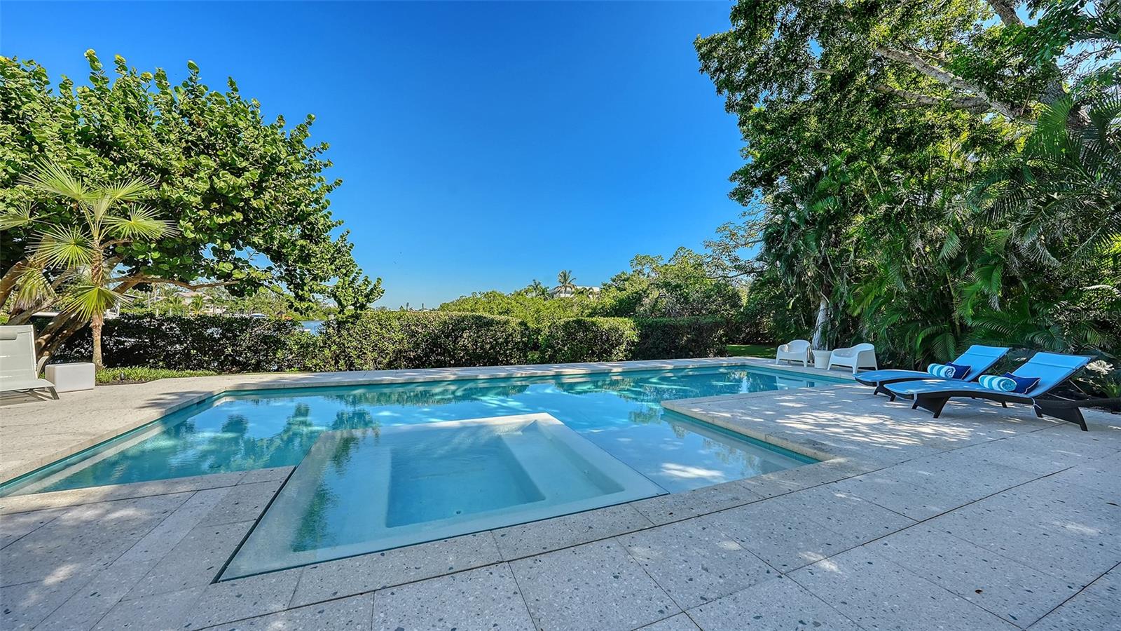 COCOANUT BAYOU - Residential