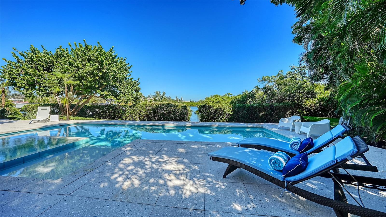 COCOANUT BAYOU - Residential