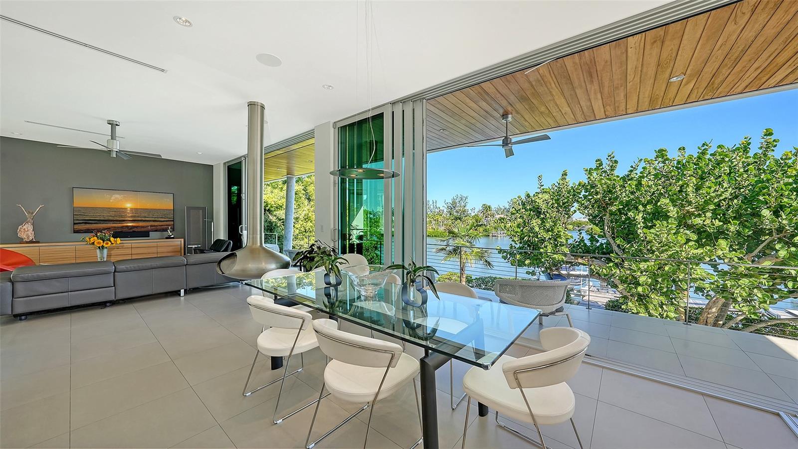 COCOANUT BAYOU - Residential